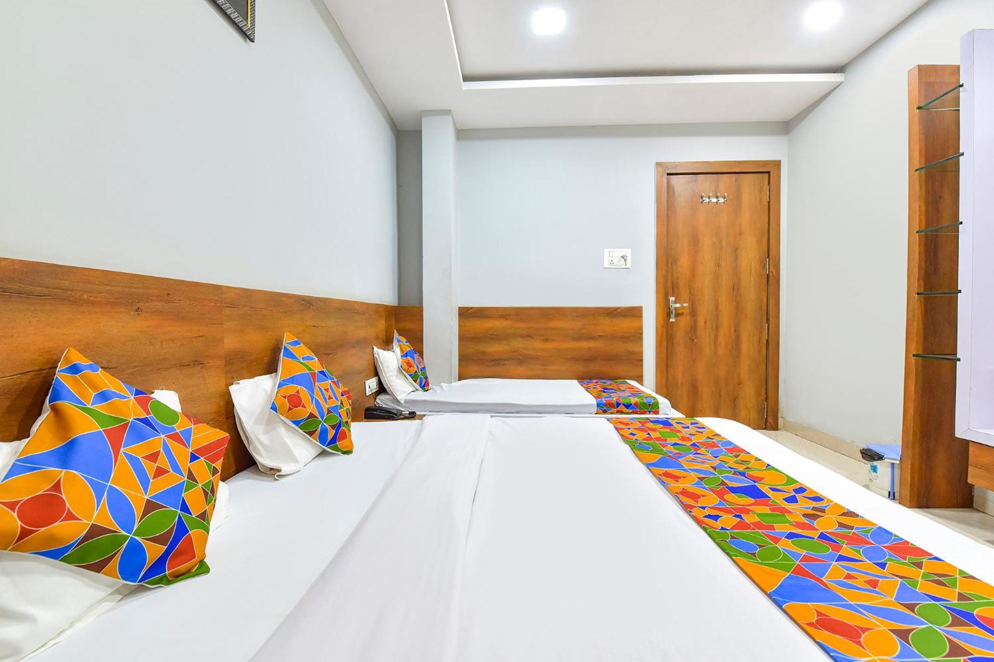 אויאיין Fabhotel Raghumani Palace מראה חיצוני תמונה