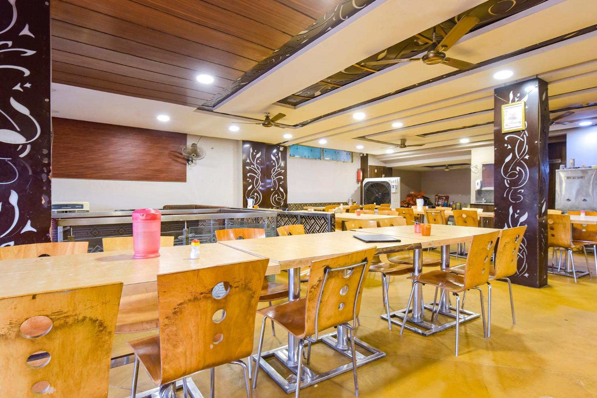 אויאיין Fabhotel Raghumani Palace מראה חיצוני תמונה