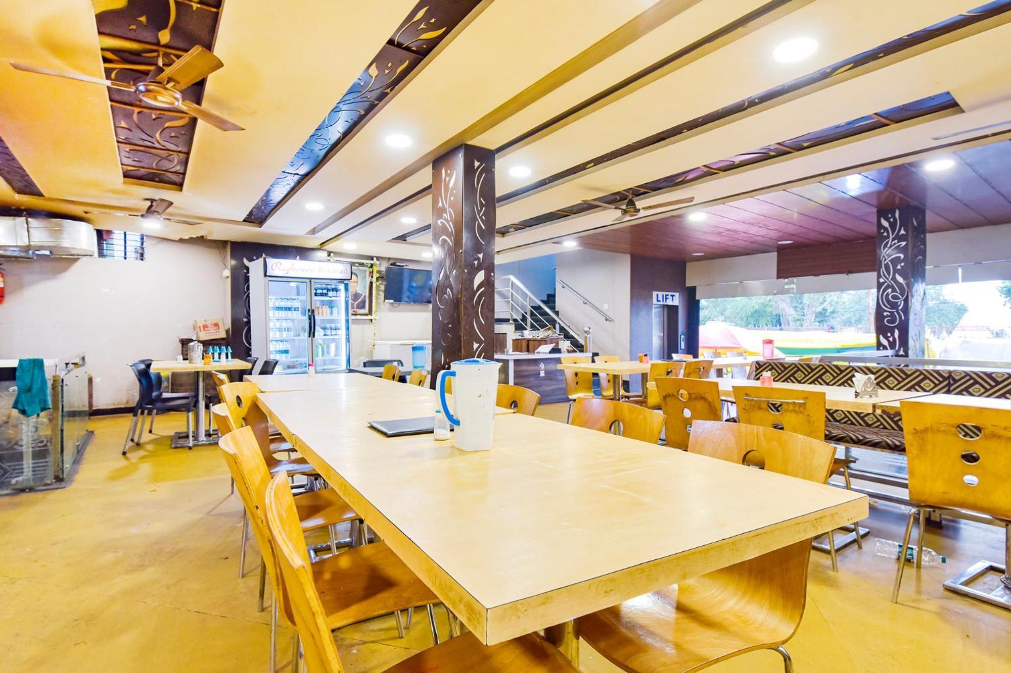 אויאיין Fabhotel Raghumani Palace מראה חיצוני תמונה