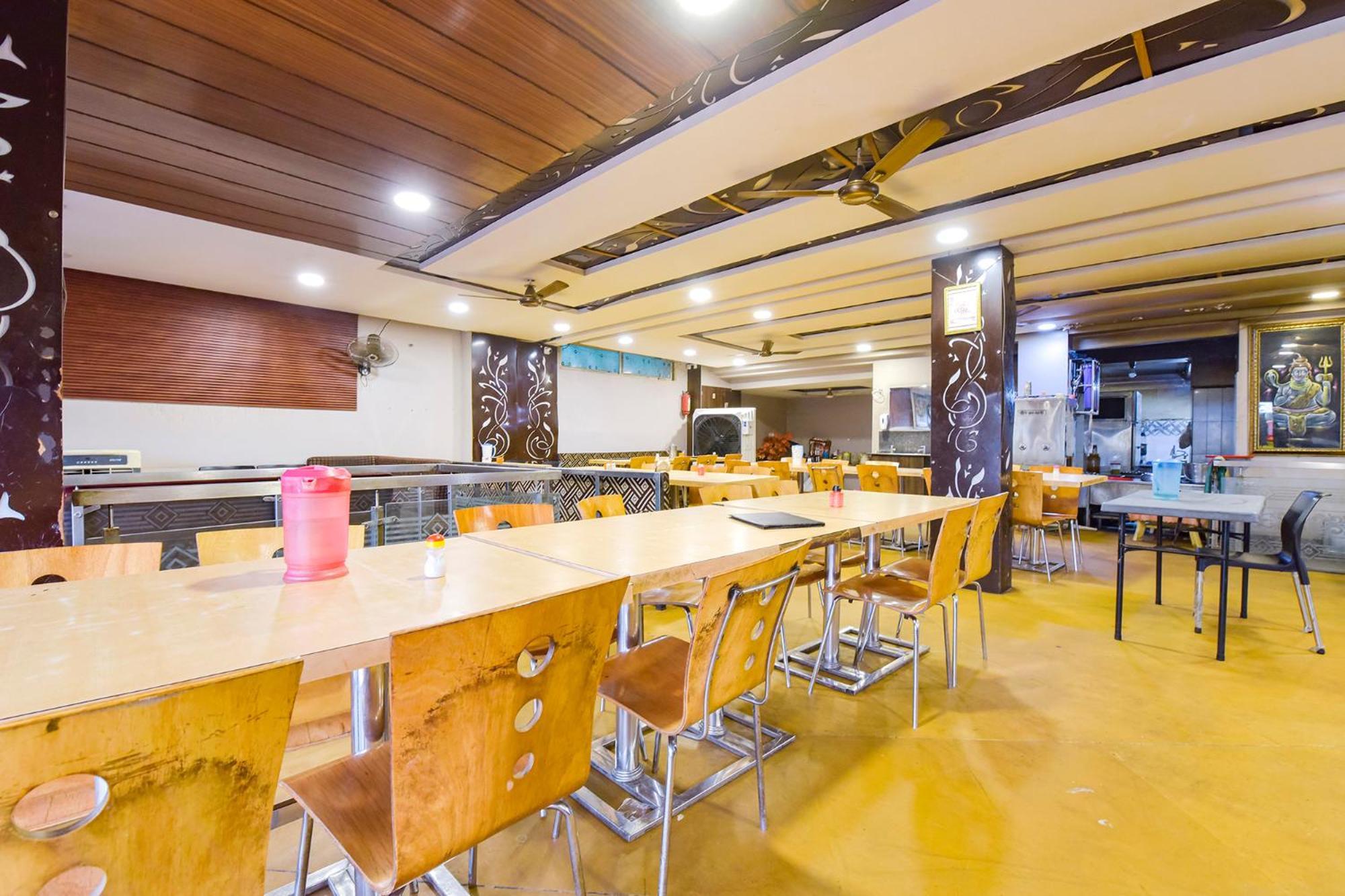 אויאיין Fabhotel Raghumani Palace מראה חיצוני תמונה
