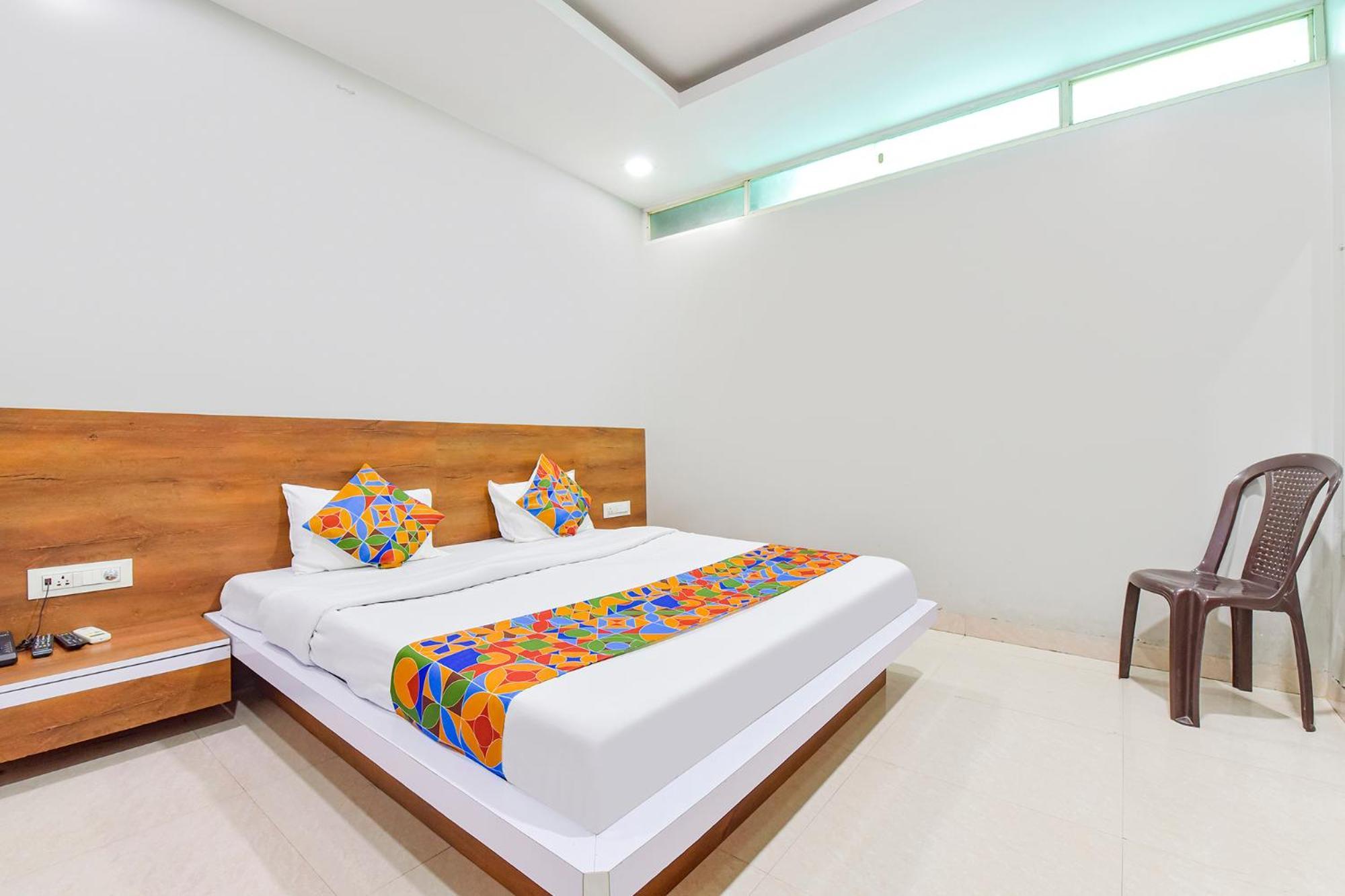 אויאיין Fabhotel Raghumani Palace מראה חיצוני תמונה