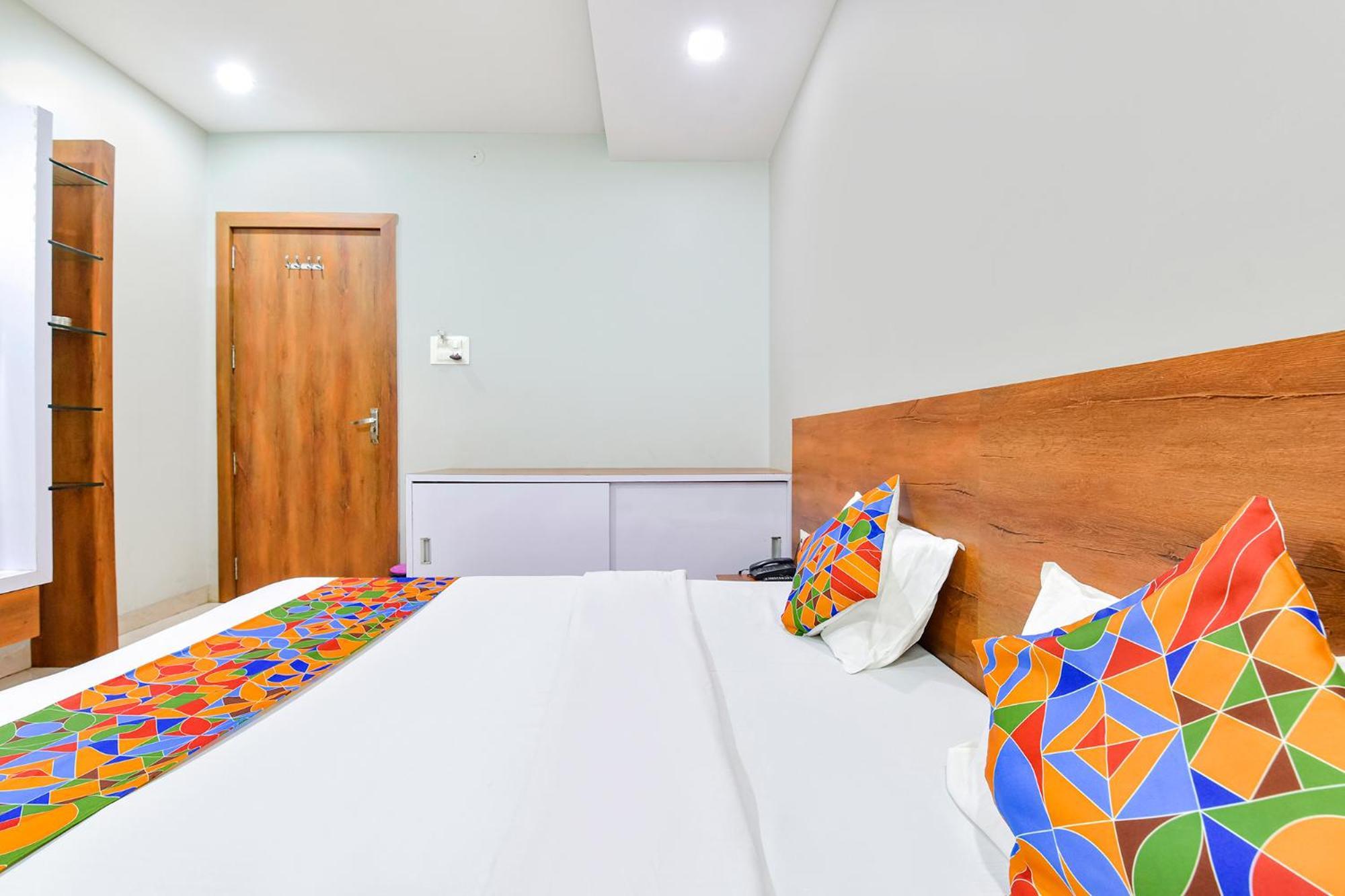 אויאיין Fabhotel Raghumani Palace מראה חיצוני תמונה