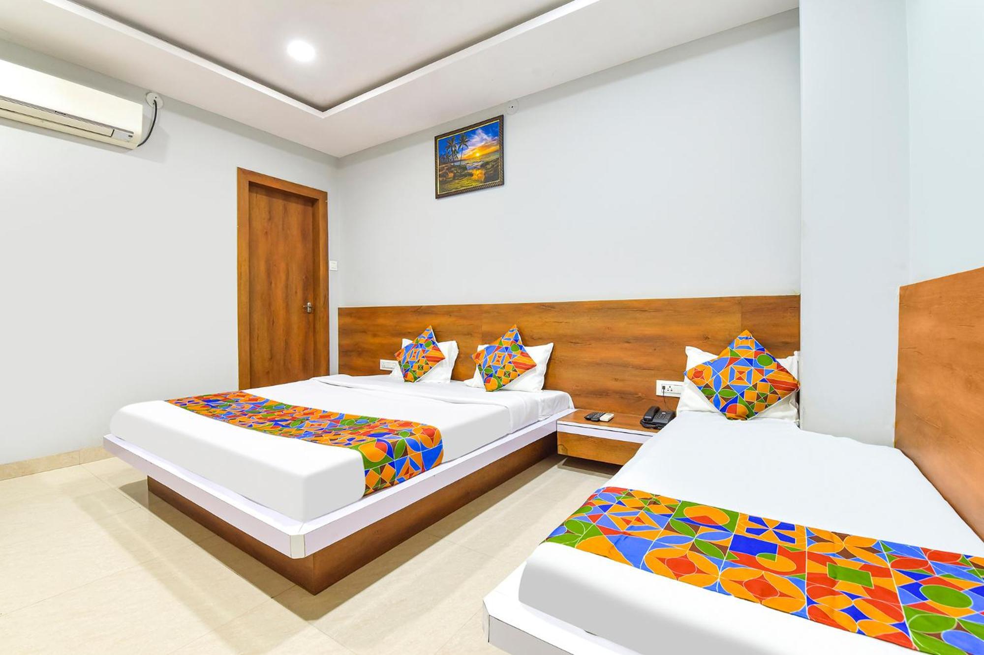 אויאיין Fabhotel Raghumani Palace מראה חיצוני תמונה