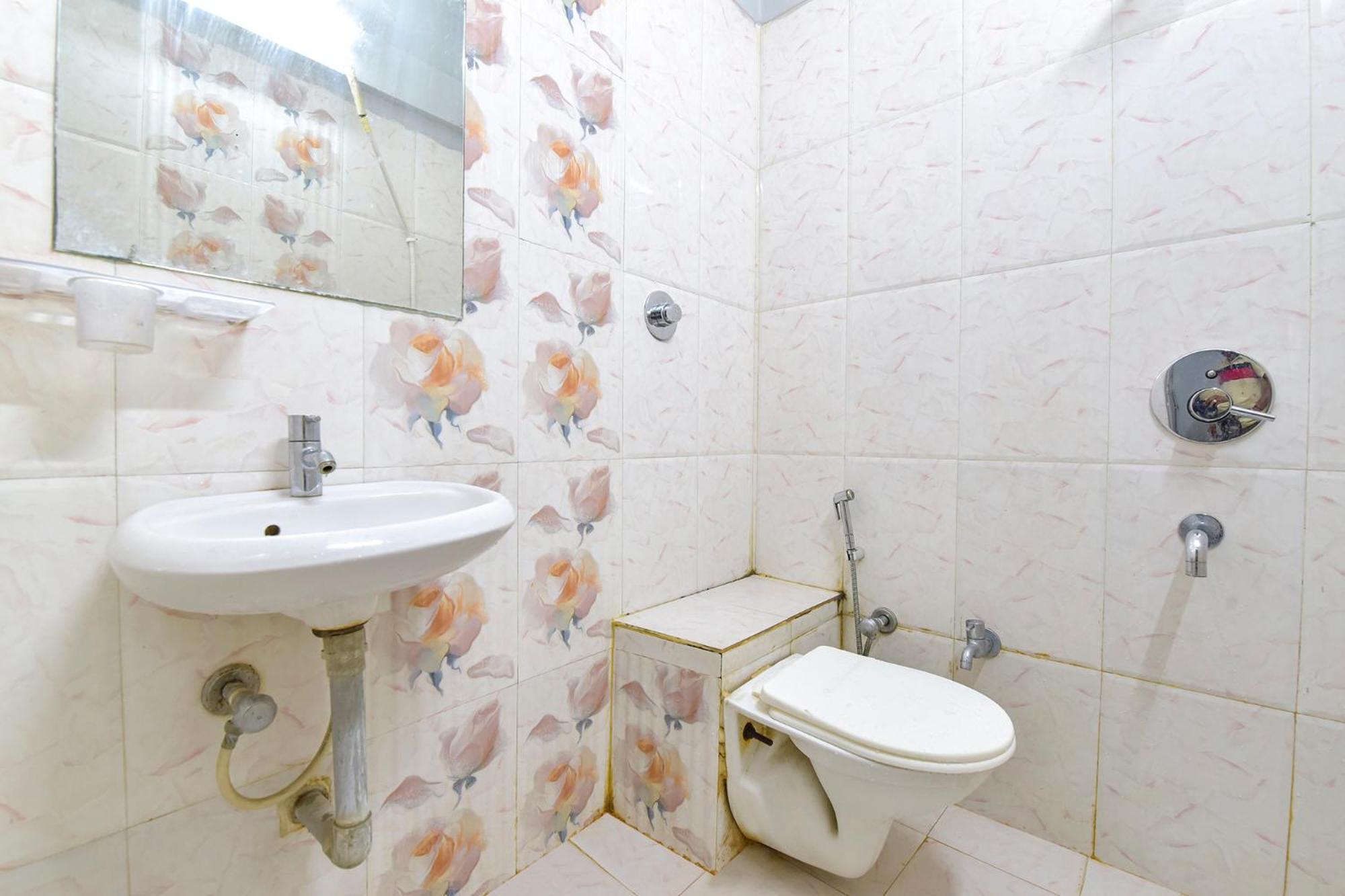 אויאיין Fabhotel Raghumani Palace מראה חיצוני תמונה
