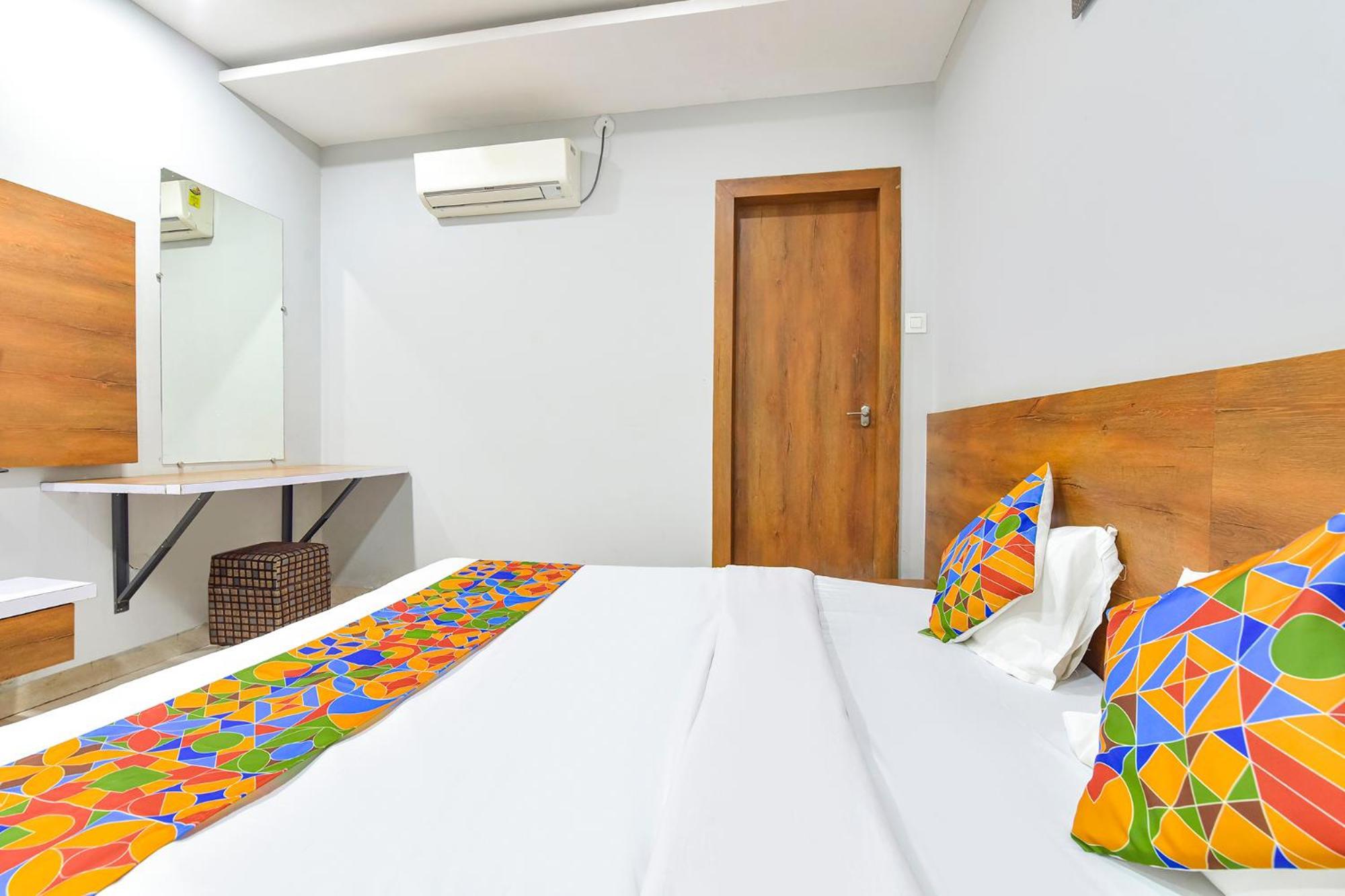 אויאיין Fabhotel Raghumani Palace מראה חיצוני תמונה