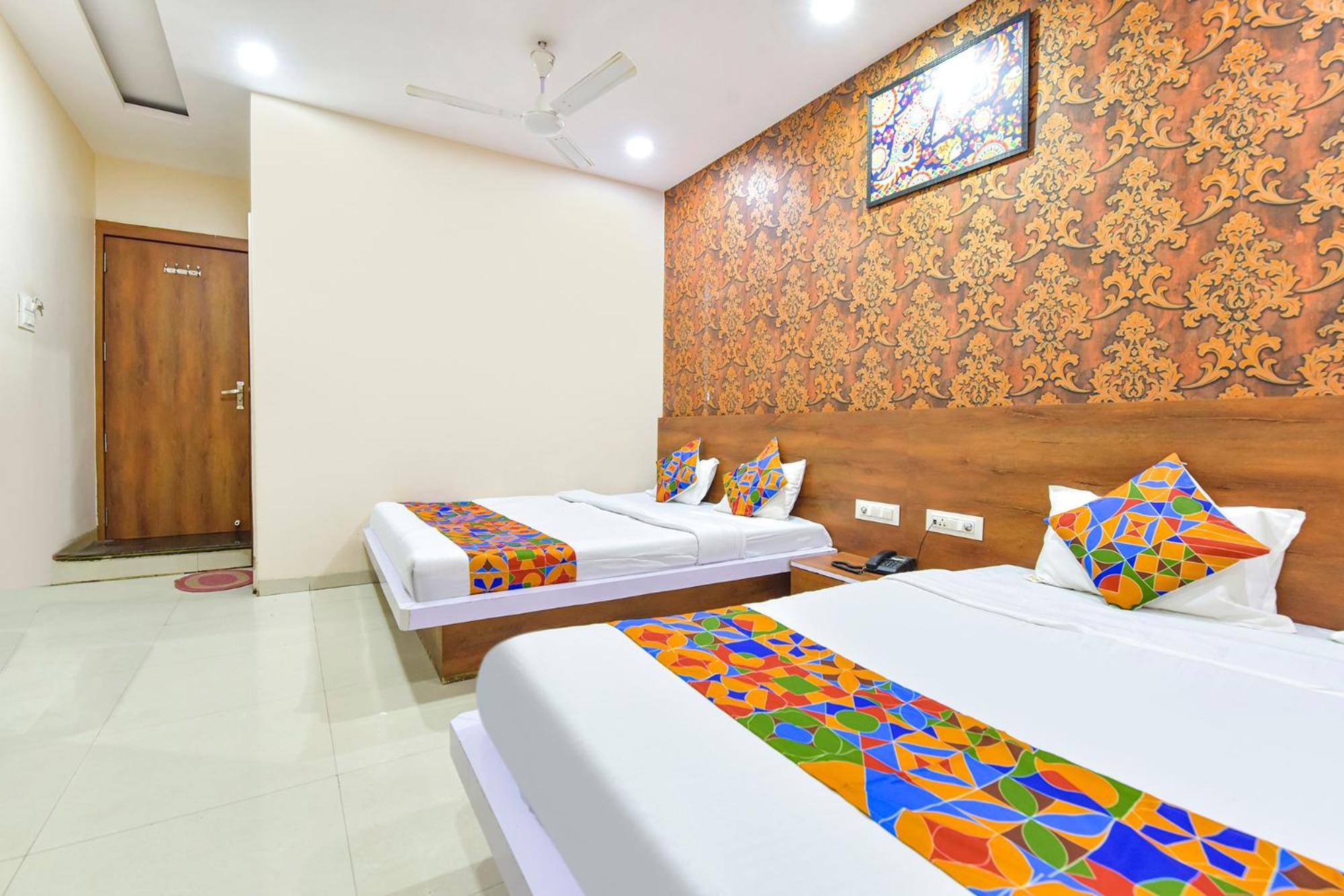 אויאיין Fabhotel Raghumani Palace מראה חיצוני תמונה