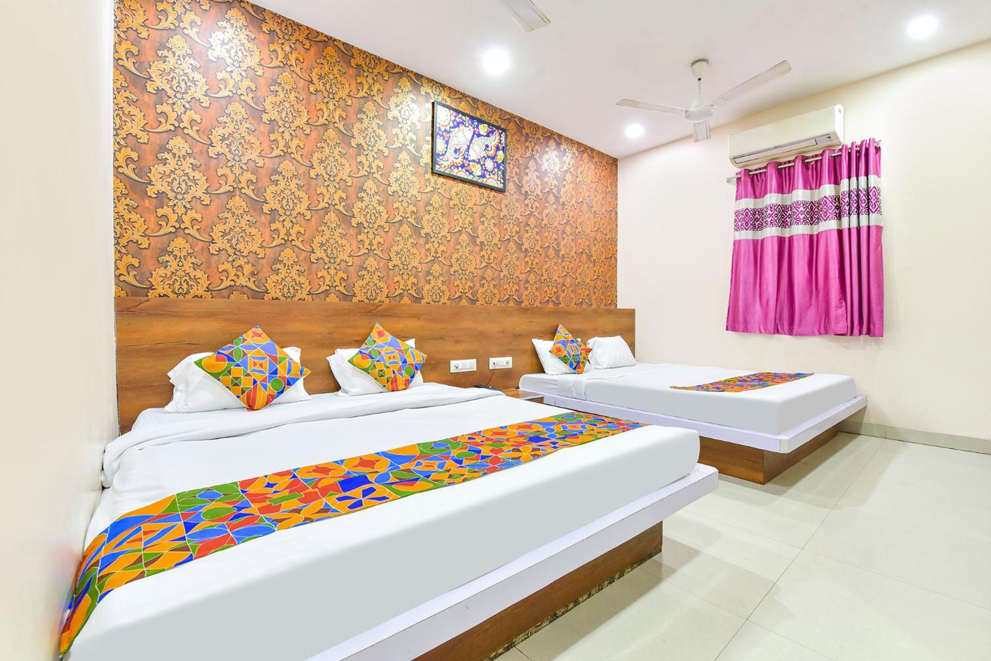 אויאיין Fabhotel Raghumani Palace מראה חיצוני תמונה