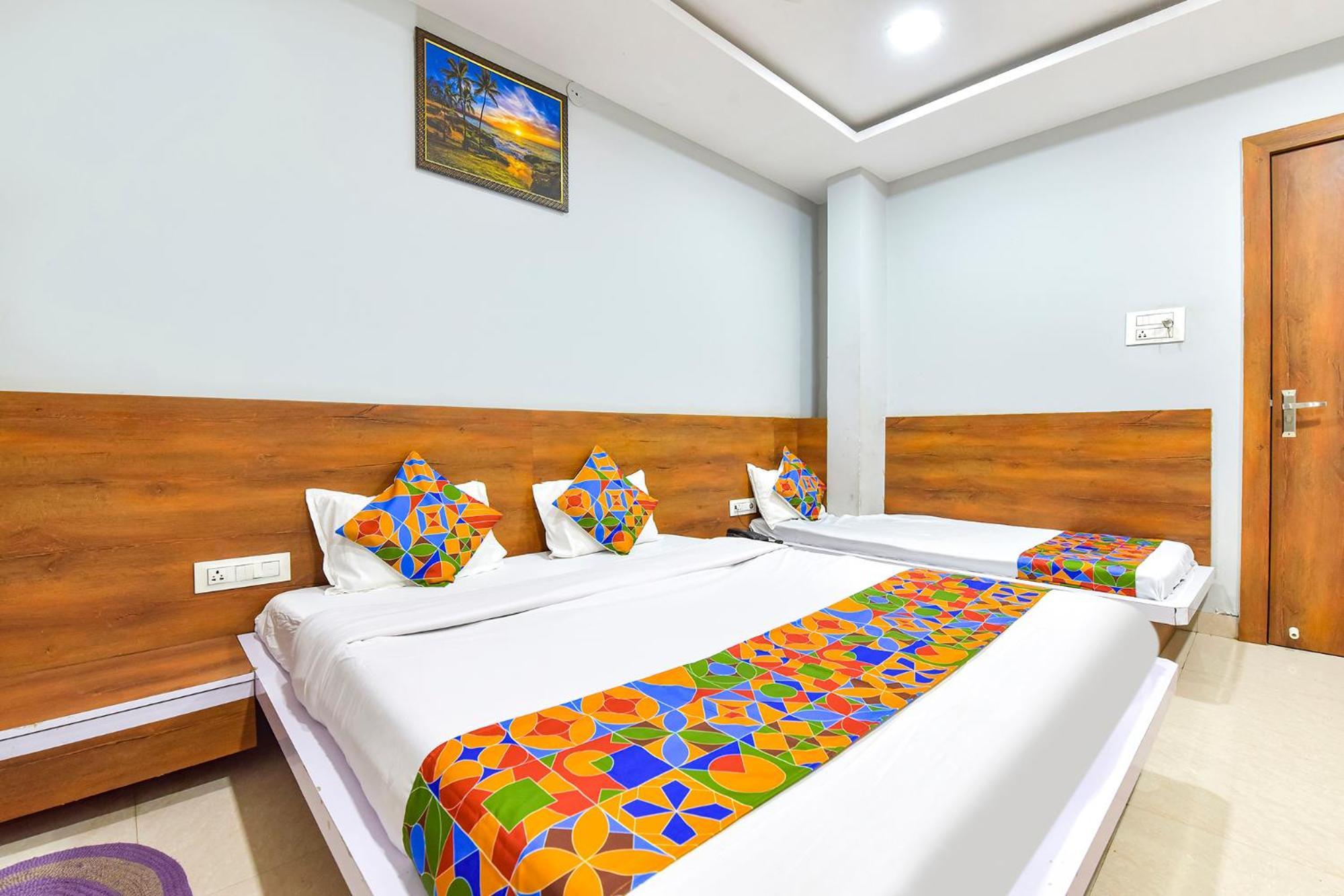 אויאיין Fabhotel Raghumani Palace מראה חיצוני תמונה