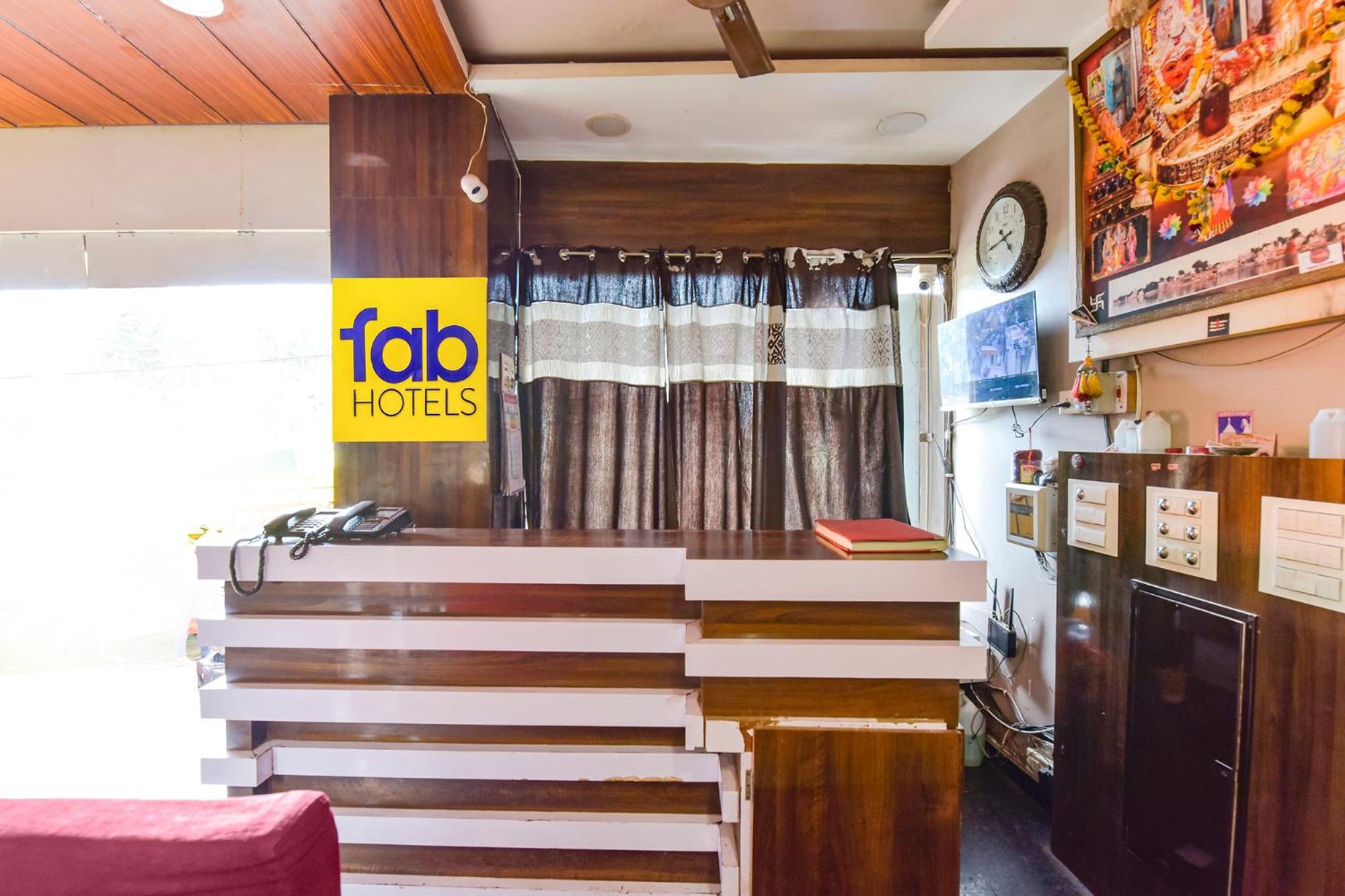 אויאיין Fabhotel Raghumani Palace מראה חיצוני תמונה