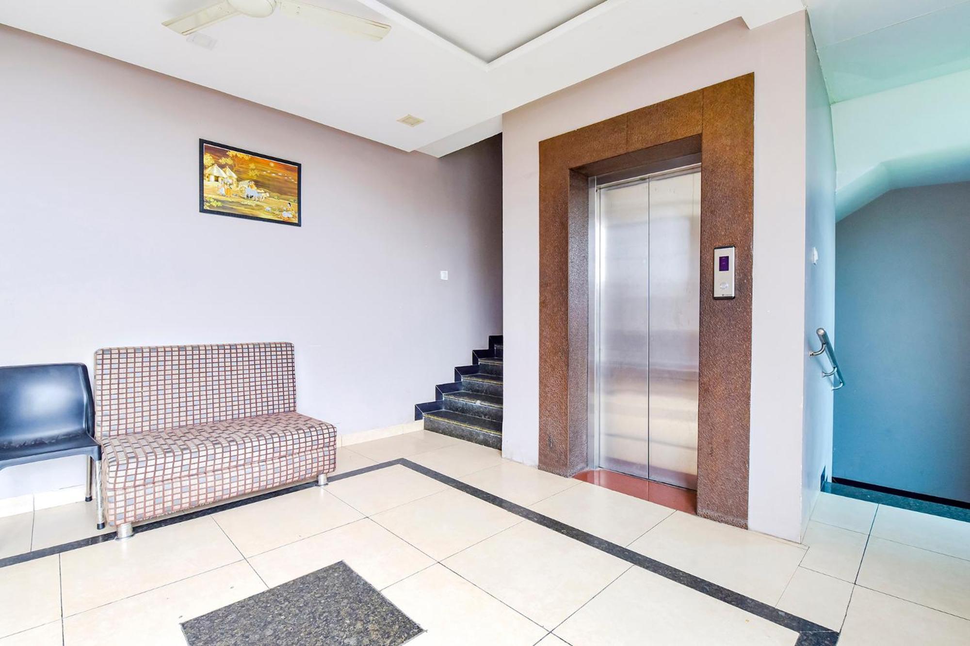 אויאיין Fabhotel Raghumani Palace מראה חיצוני תמונה