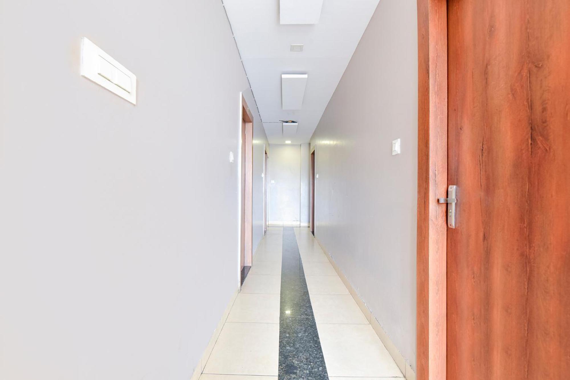 אויאיין Fabhotel Raghumani Palace מראה חיצוני תמונה